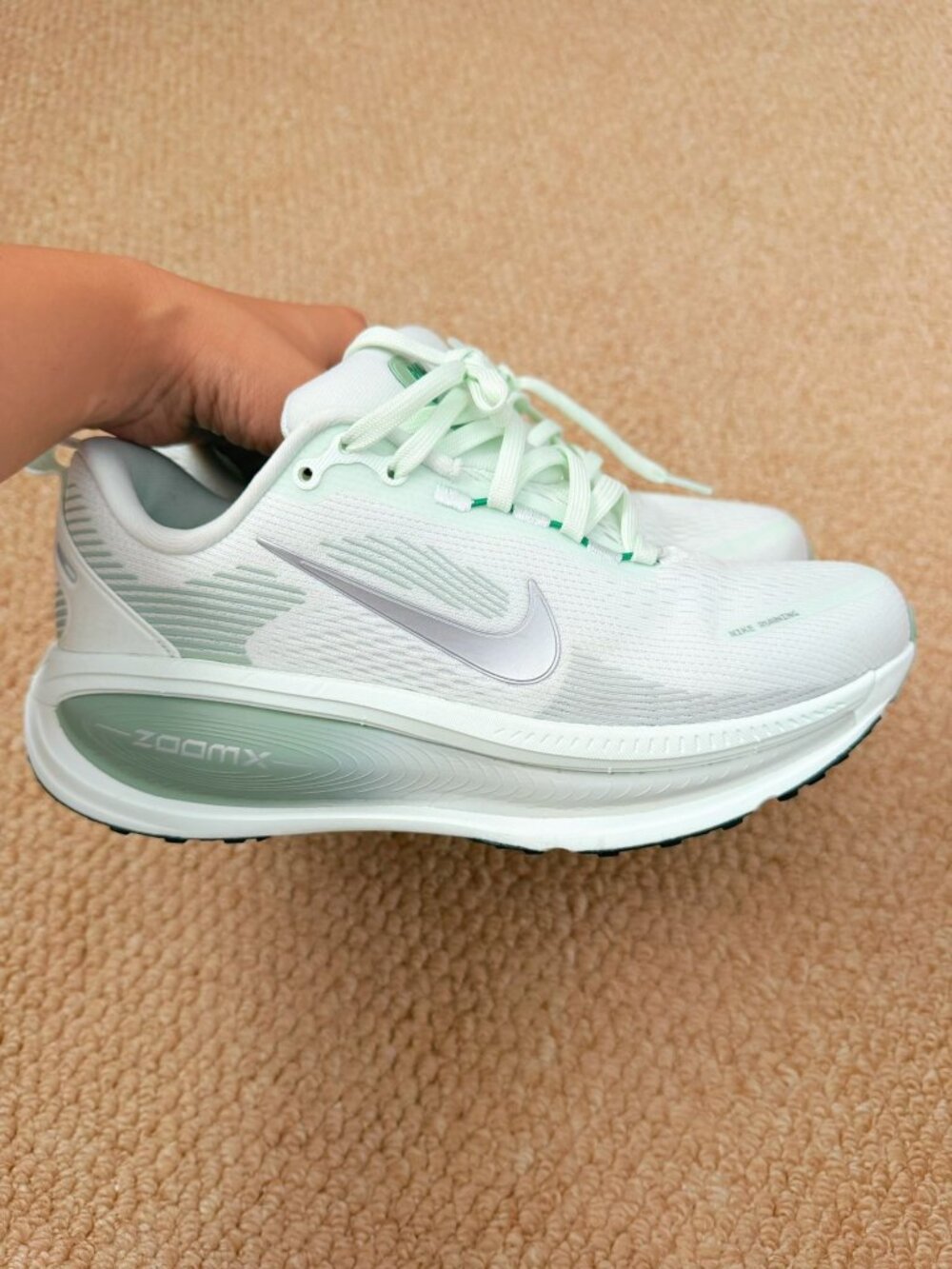 Nike Vomero 18 Mint Green Women’s Running Shoes US 6.5